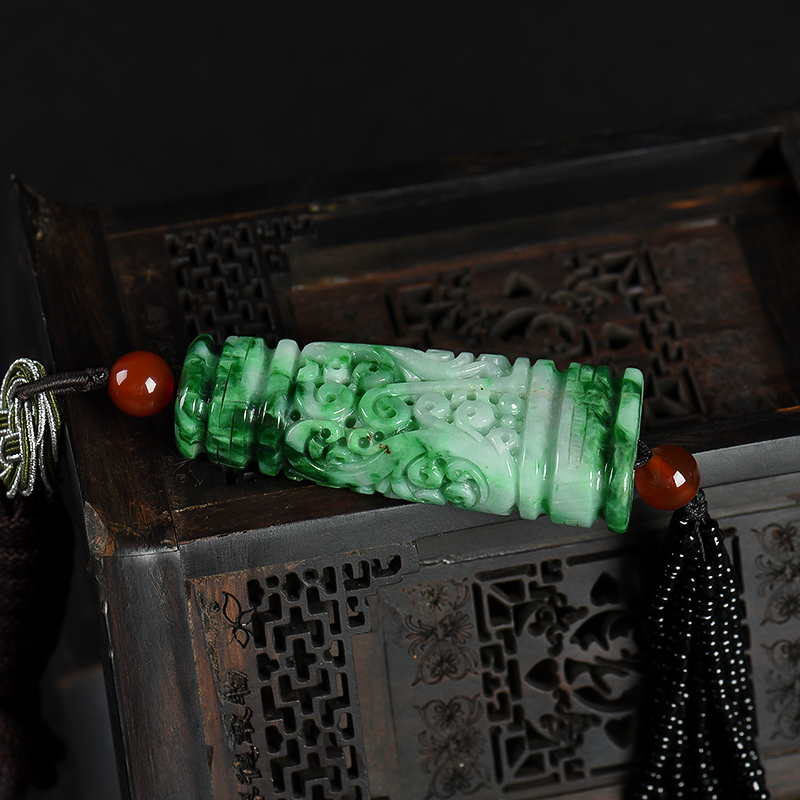 天然翡翠辰龙吊坠-红掌柜