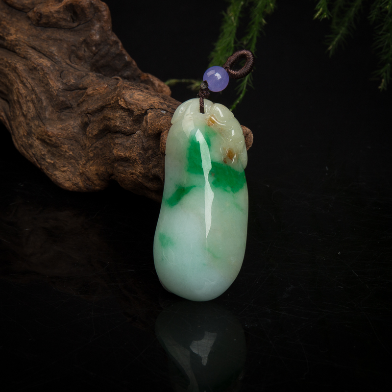 天然俏色翡翠吊坠-红掌柜