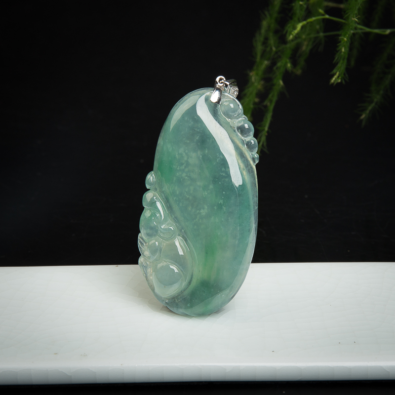 18K糯冰种浅绿翡翠福寿吊坠-红掌柜