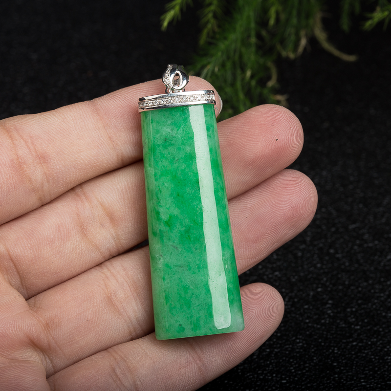 天然缅甸豆种豆绿翡翠无事牌吊坠-红掌柜