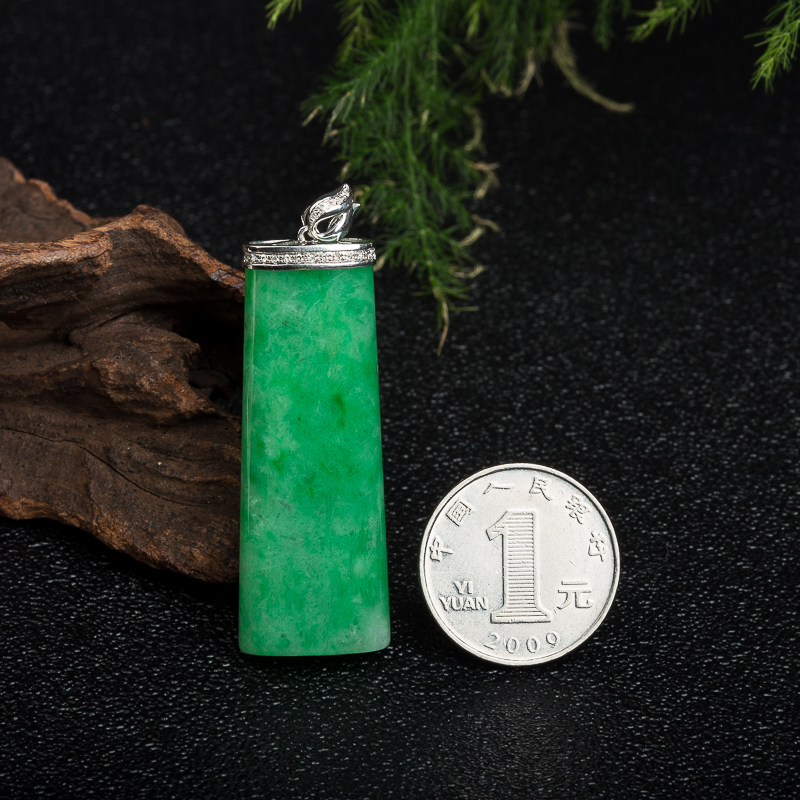 18k天然缅甸豆种豆绿翡翠无事牌吊坠-红掌柜