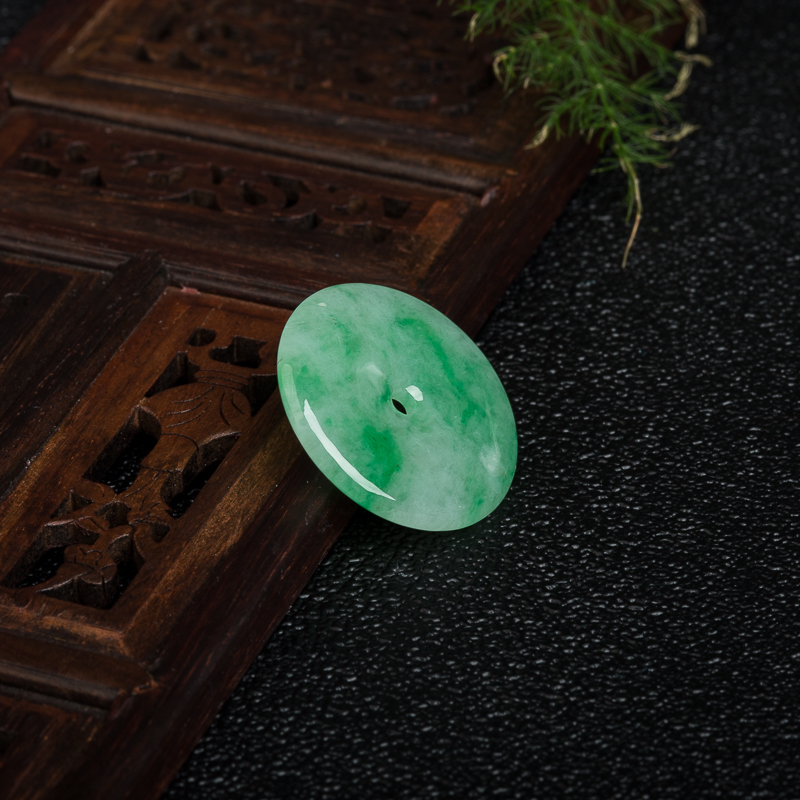 天然缅甸豆种豆绿翡翠吊坠-红掌柜