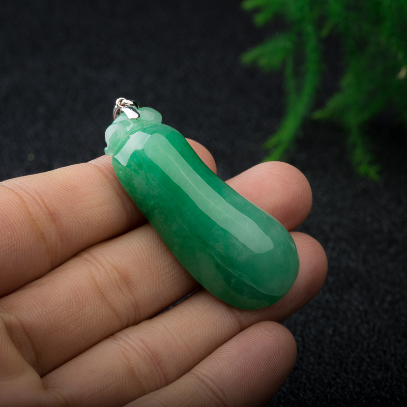 天然缅甸糯冰种豆绿翡翠福瓜吊坠-红掌柜