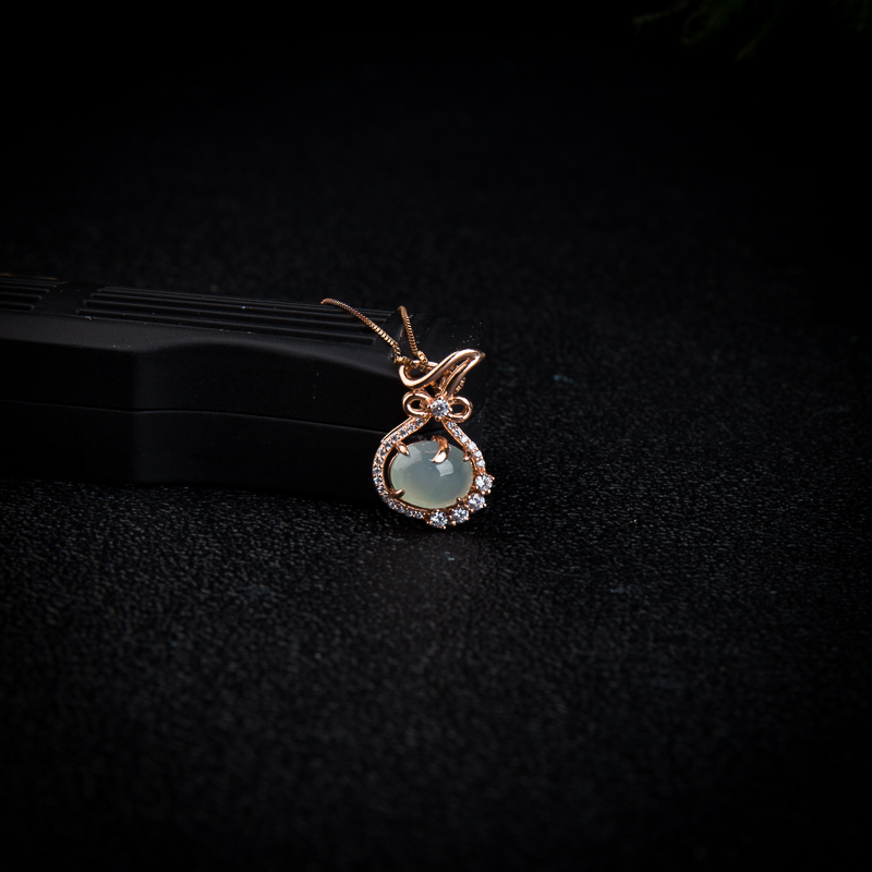 糯冰种翡翠花型两件套-红掌柜