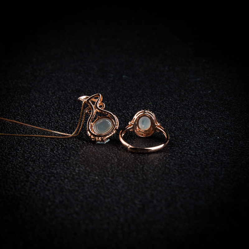 银镶糯冰种翡翠两件套-红掌柜