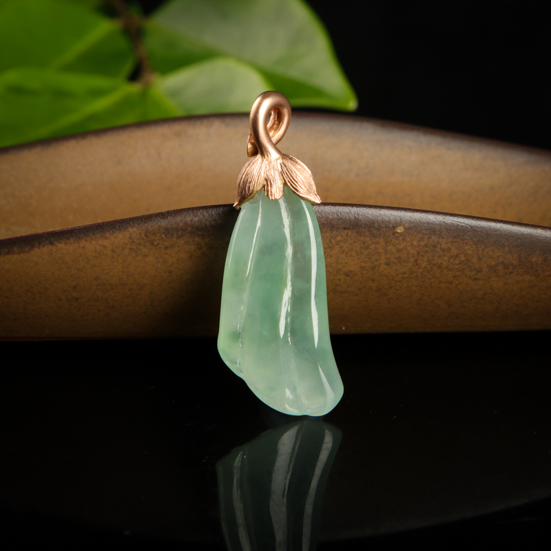 18K糯冰种翡翠吊坠-红掌柜