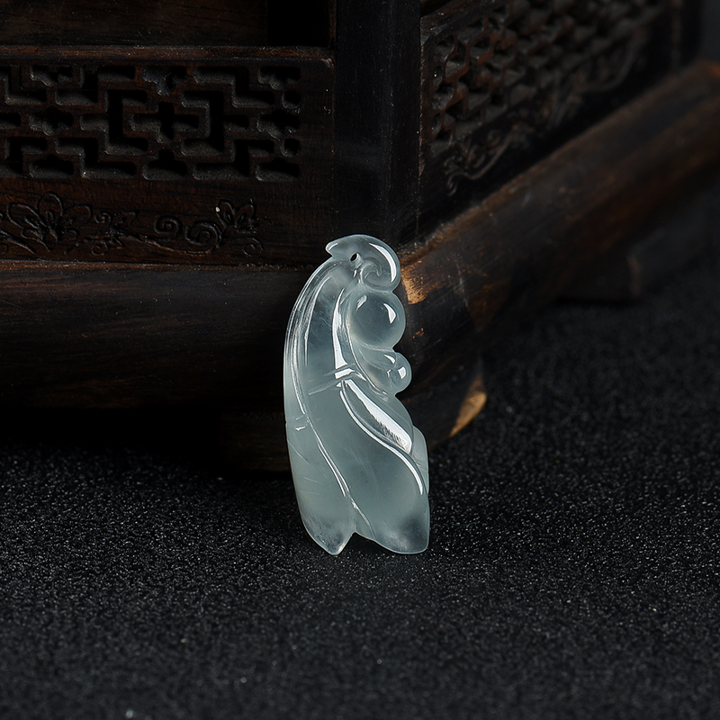 翡翠莲蓬吊坠-红掌柜