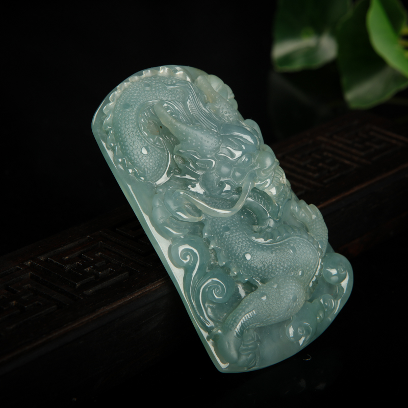 天然糯种灰绿翡翠辰龙吊坠-红掌柜