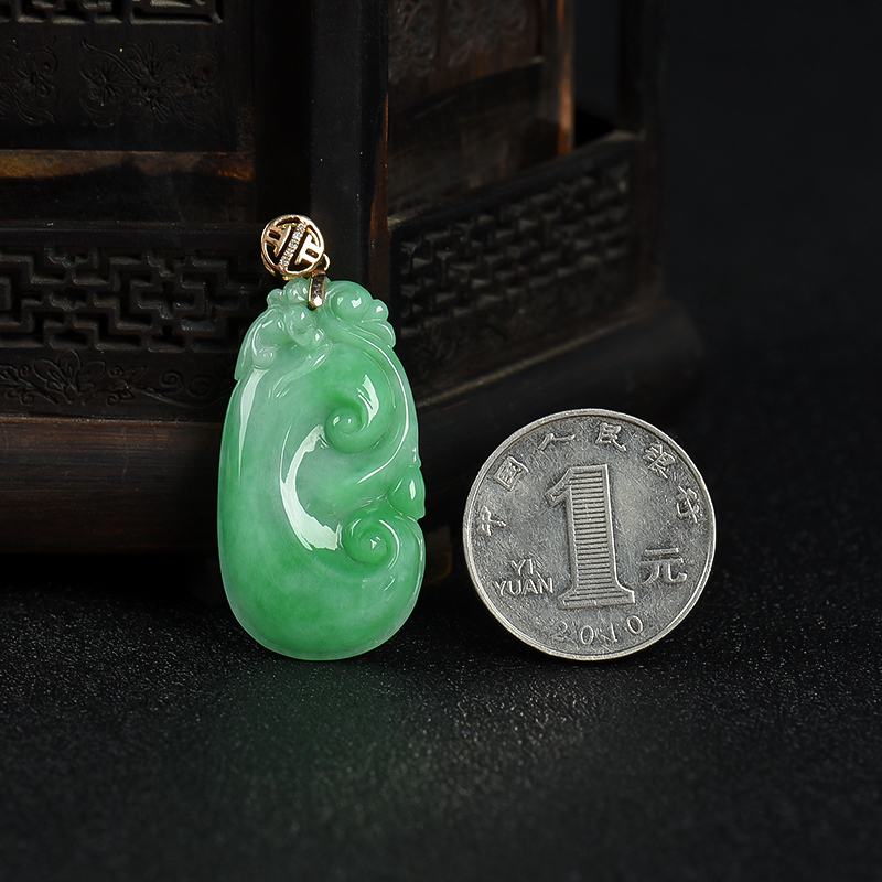 豆种翠绿翡翠如意吊坠-红掌柜