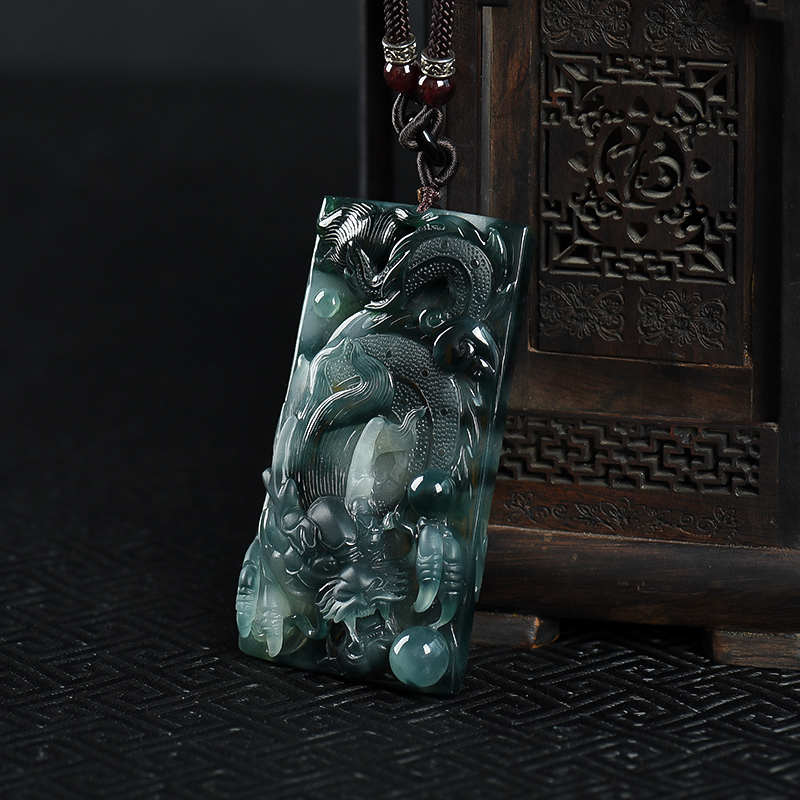 糯种翡翠龙牌吊坠-红掌柜