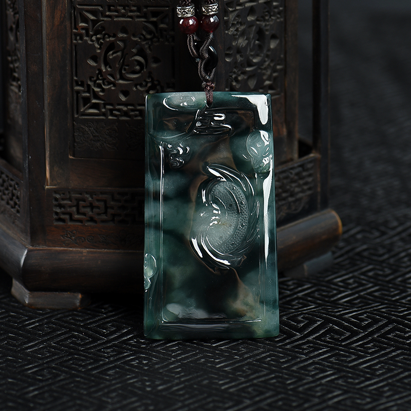 翡翠龙牌吊坠-红掌柜