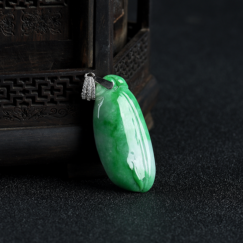 豆种飘翠翡翠福瓜吊坠-红掌柜