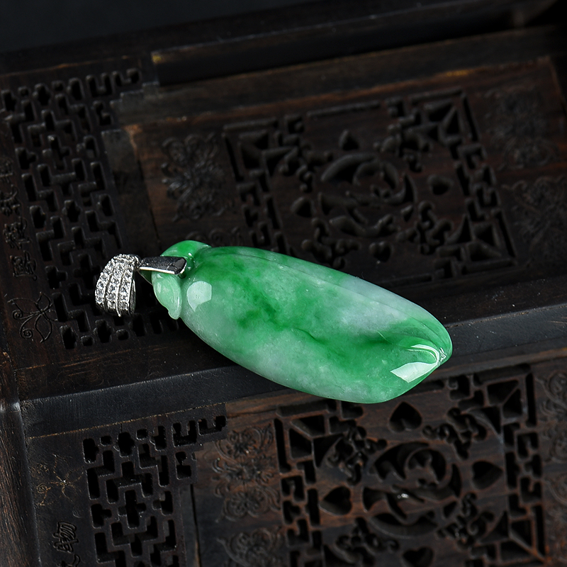 银镶翡翠福瓜吊坠-红掌柜