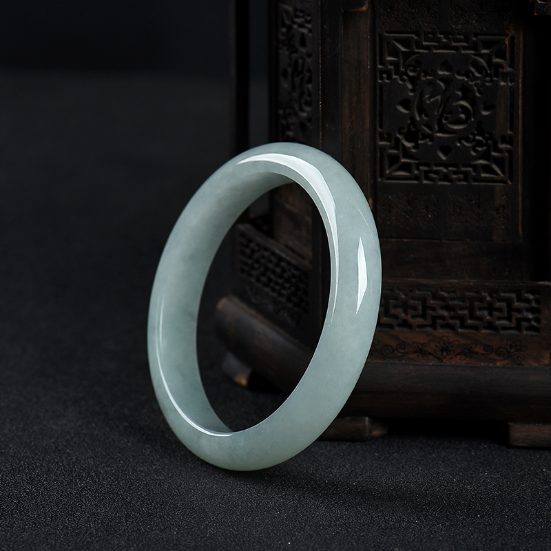 浅绿翡翠手镯-红掌柜