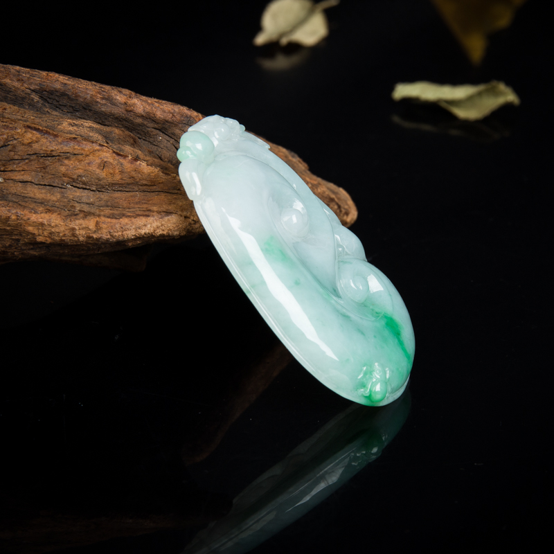 银镶飘翠翡翠知足如意吊坠-红掌柜