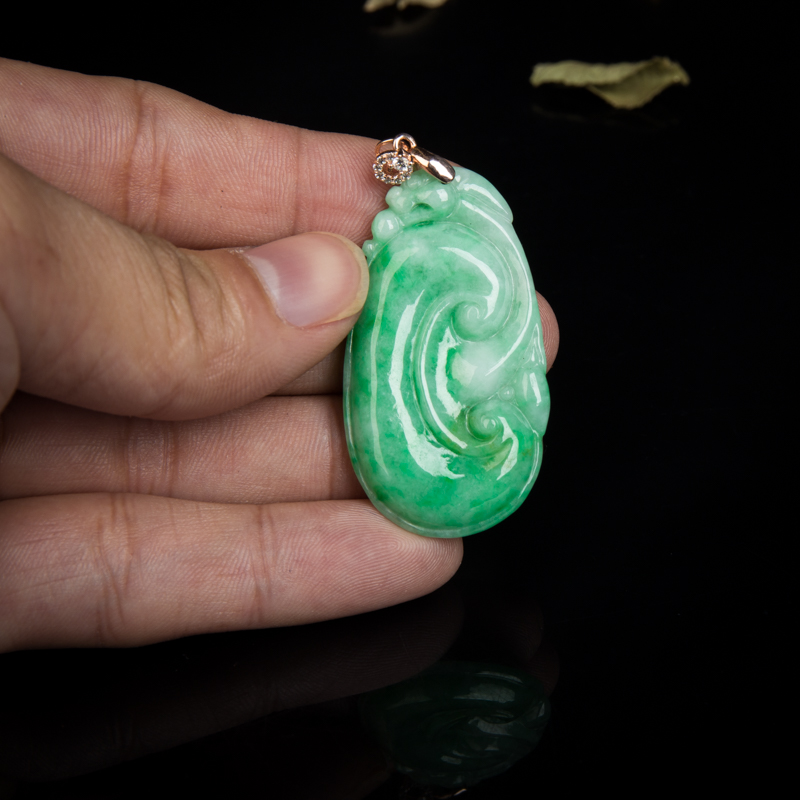 豆种飘翠翡翠如意吊坠-红掌柜