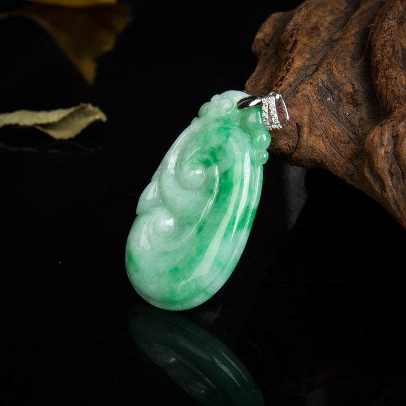 银镶豆种飘翠翡翠吊坠-红掌柜