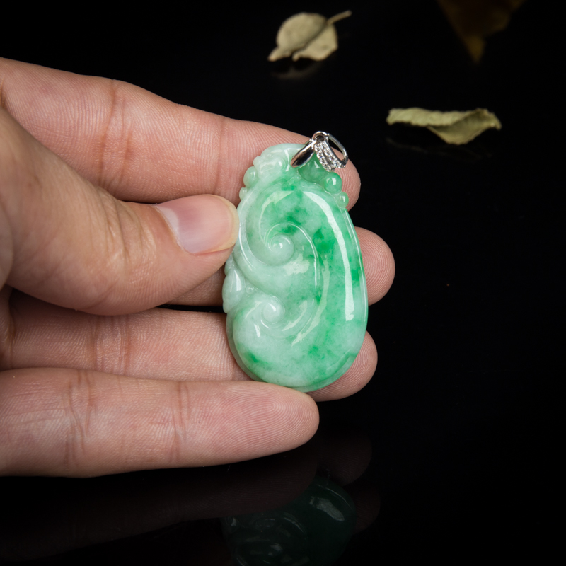 天然豆种飘翠翡翠如意吊坠-红掌柜