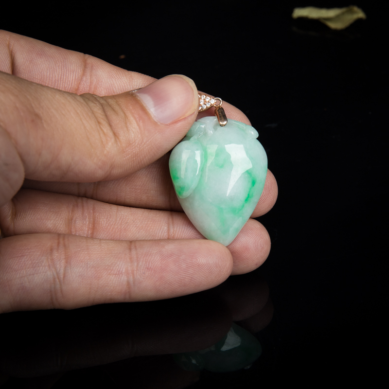 天然豆种飘翠翡翠福瓜吊坠-红掌柜