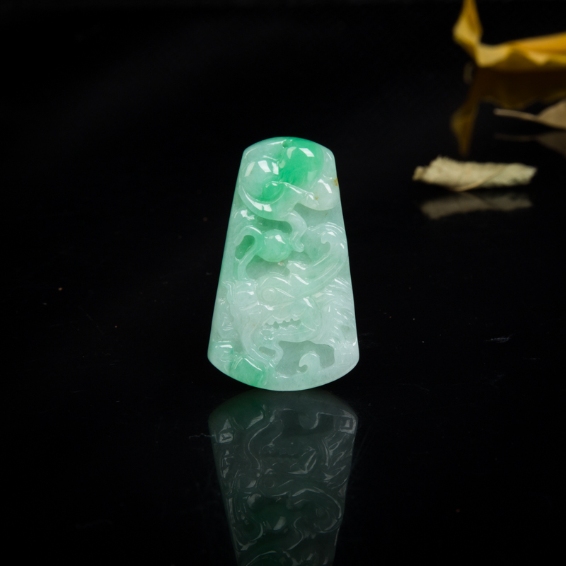 翡翠龙头吊坠-红掌柜