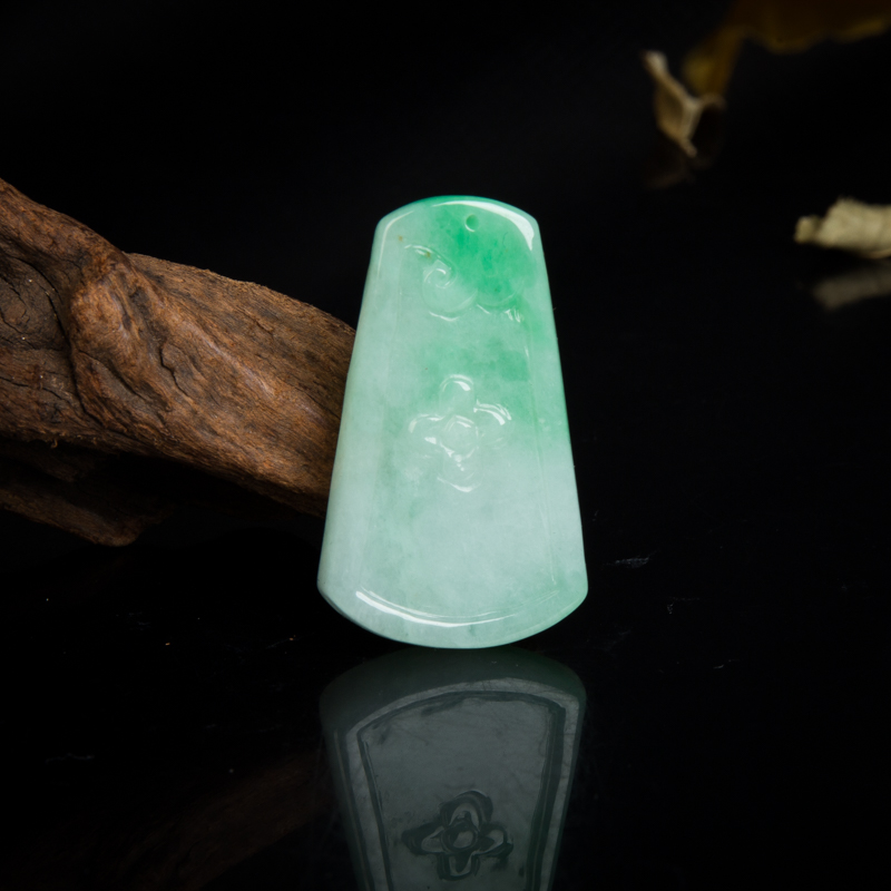 天然翡翠龙头吊坠-红掌柜