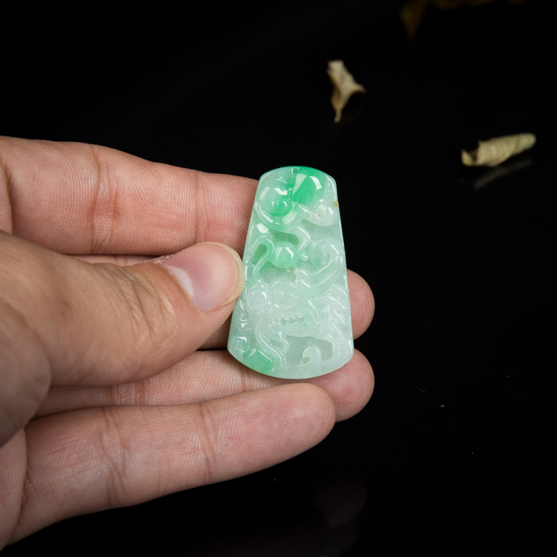 天然糯种飘翠翡翠龙头吊坠-红掌柜