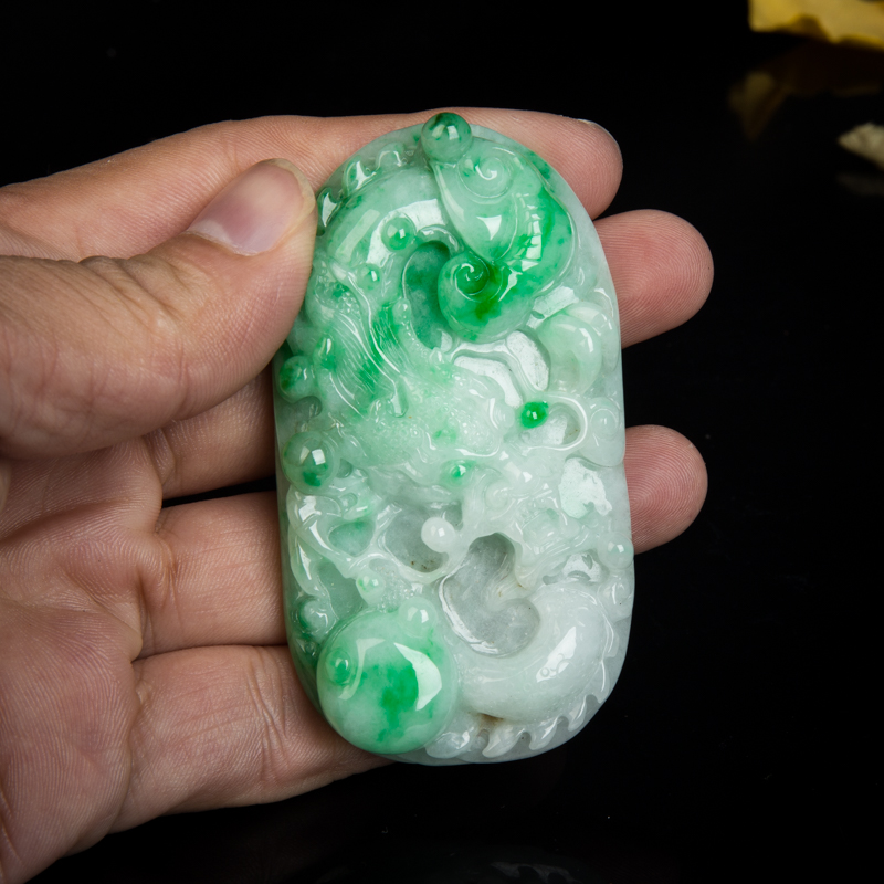 天然糯种飘翠翡翠辰龙吊坠-红掌柜