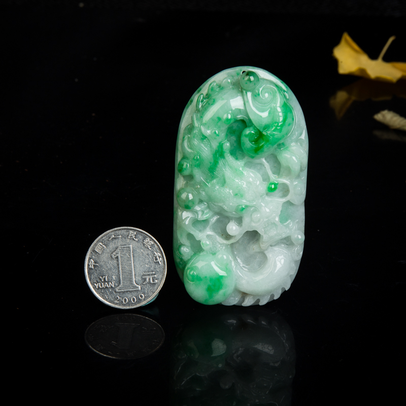 糯种飘翠翡翠辰龙吊坠-红掌柜