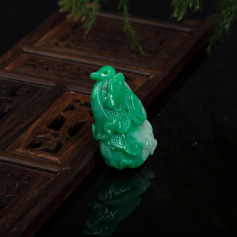 天然糯种翠绿翡翠百财吊坠-红掌柜