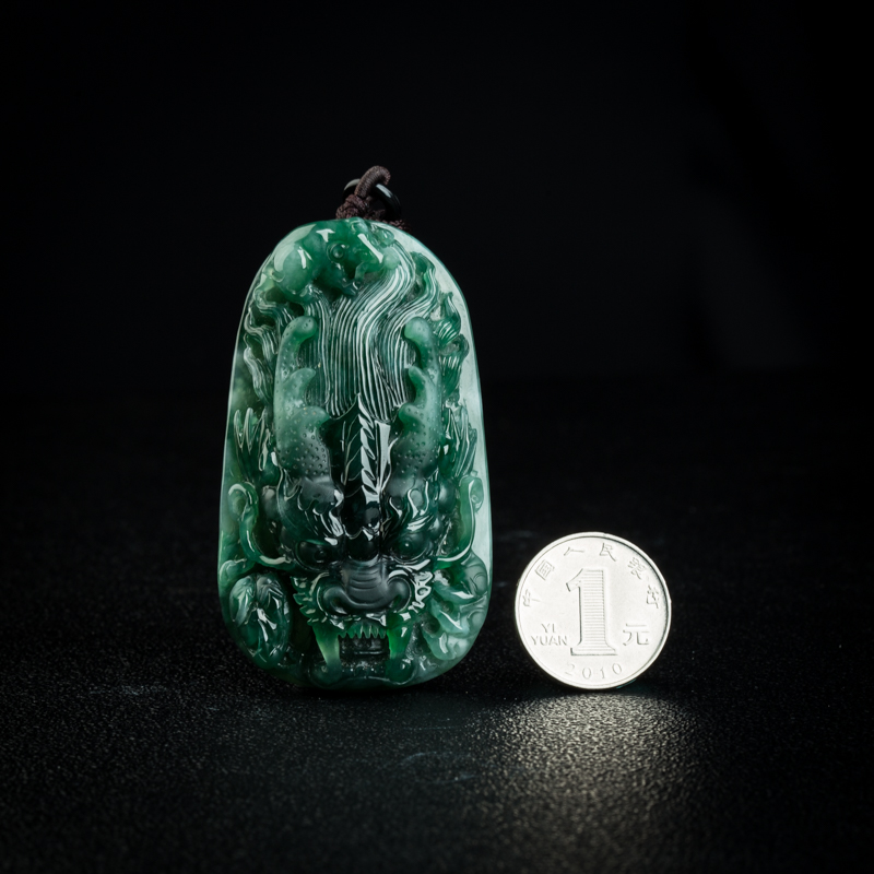 糯冰种飘花翡翠吊坠-红掌柜