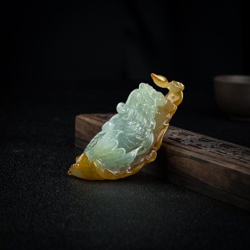 缅甸糯冰种俏色翡翠龙头鱼吊坠-红掌柜