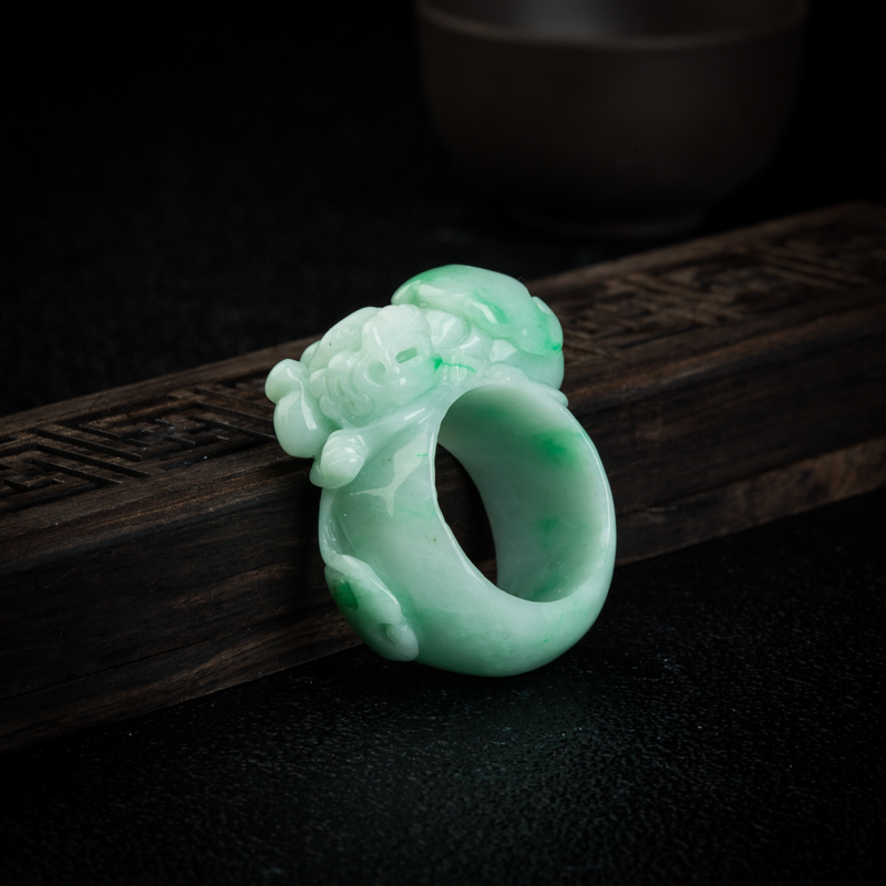 天然糯种飘翠翡翠貔貅扳指-红掌柜