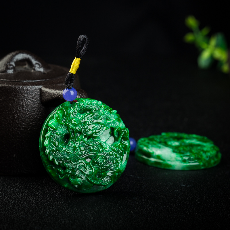 糯种翠绿翡翠吊坠-红掌柜