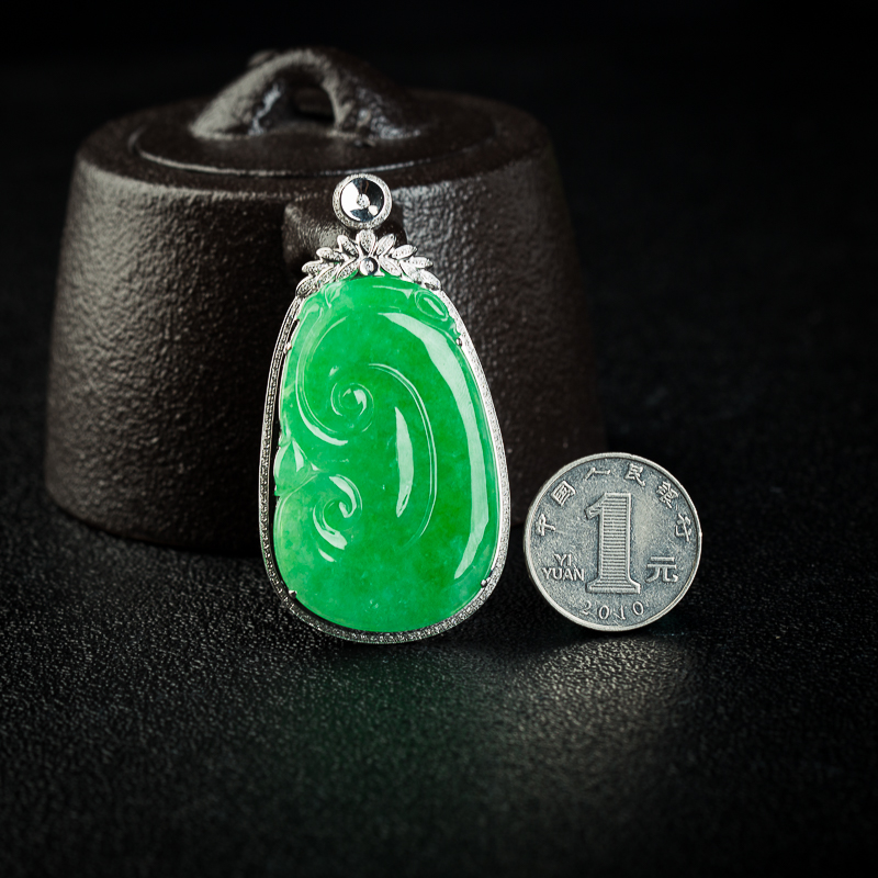 18k糯冰种阳绿翡翠如意-红掌柜