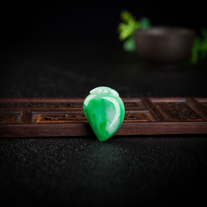 缅甸天然糯种翠绿翡翠寿桃吊坠-红掌柜
