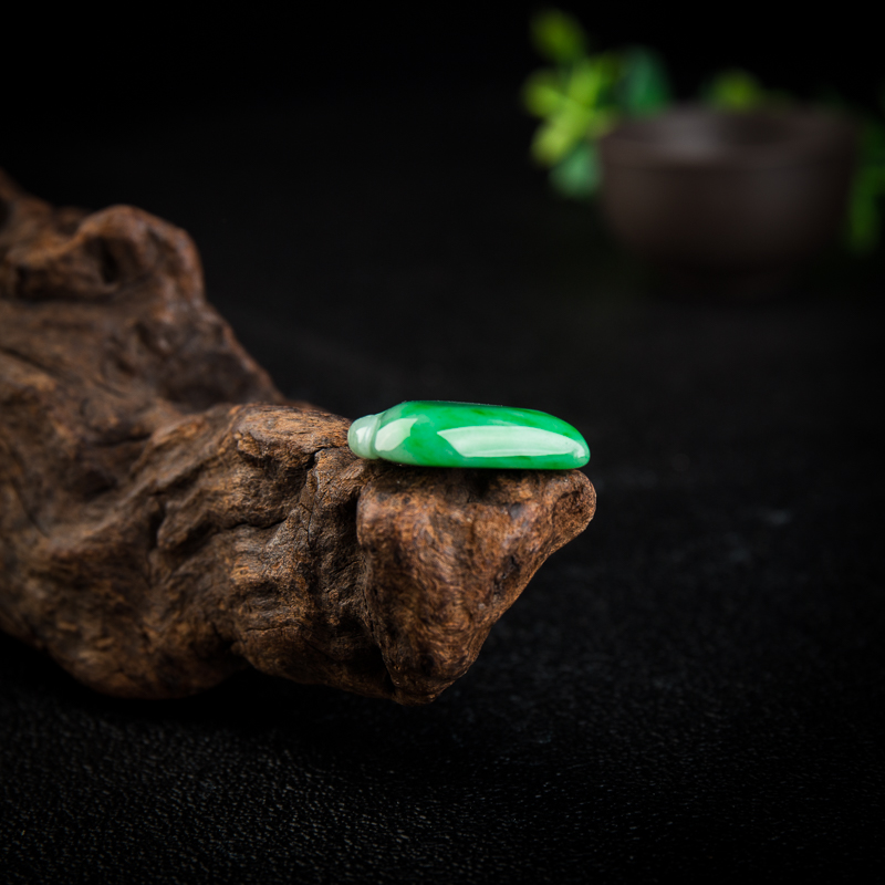 缅甸天然糯种翡翠寿桃吊坠-红掌柜