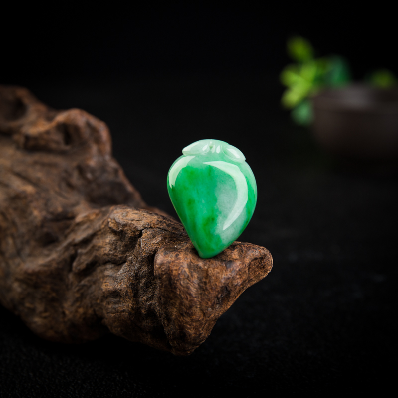 缅甸天然糯种翠绿翡翠吊坠-红掌柜