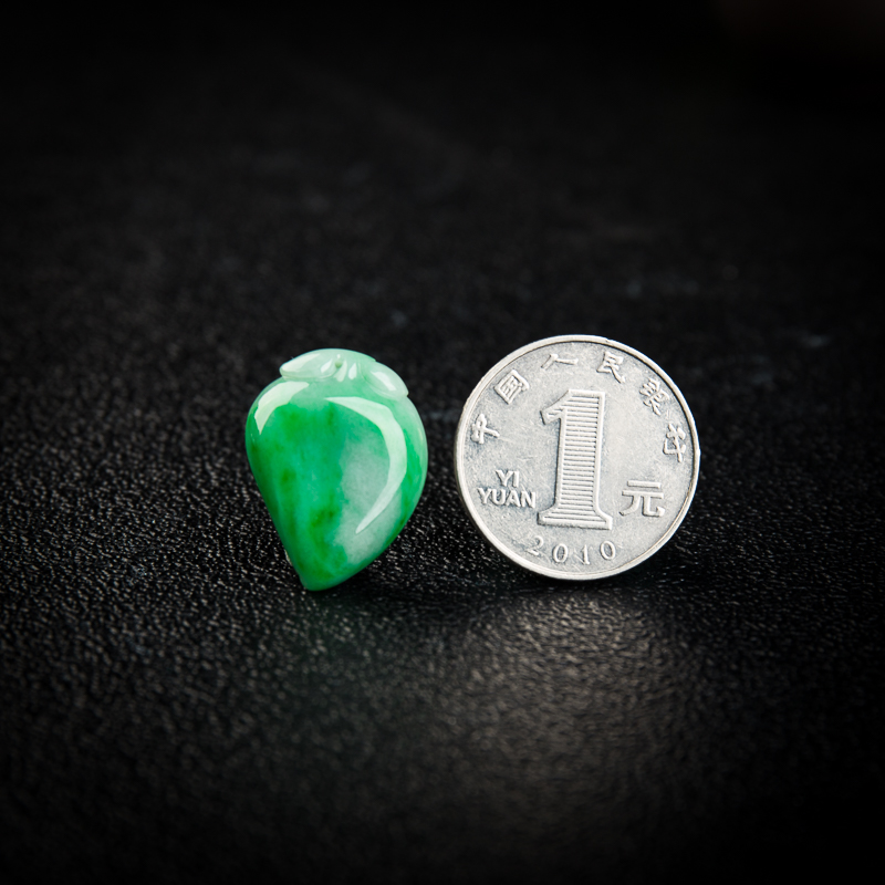 糯种翠绿翡翠吊坠-红掌柜