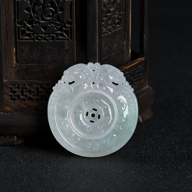  翡翠扭转乾坤吊坠-红掌柜