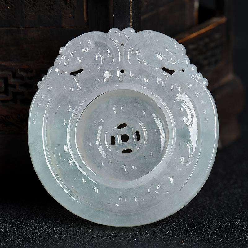 豆种春带彩翡翠吊坠-红掌柜