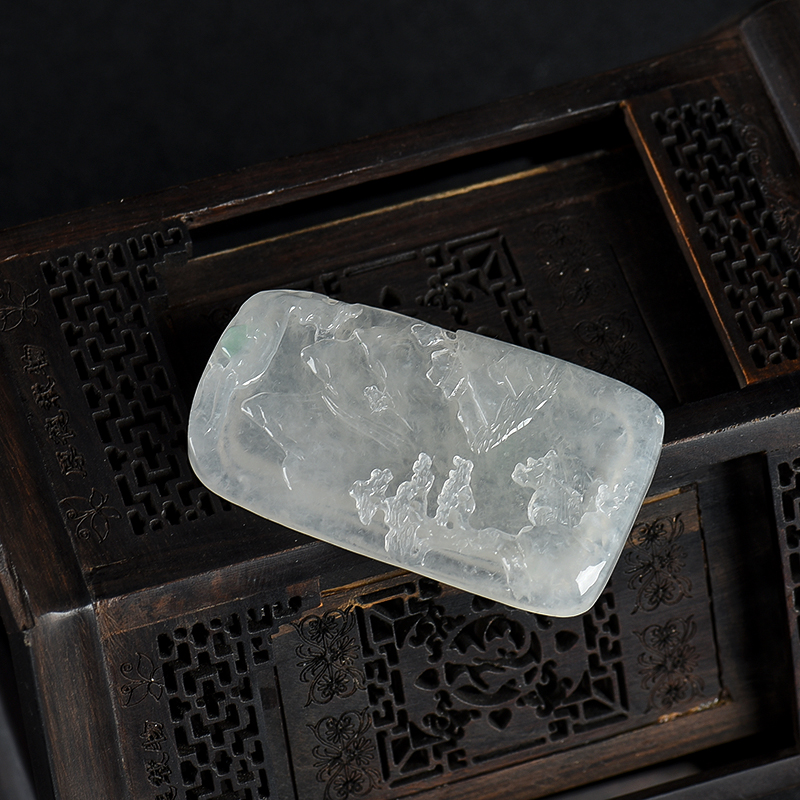 白色翡翠吊坠-红掌柜