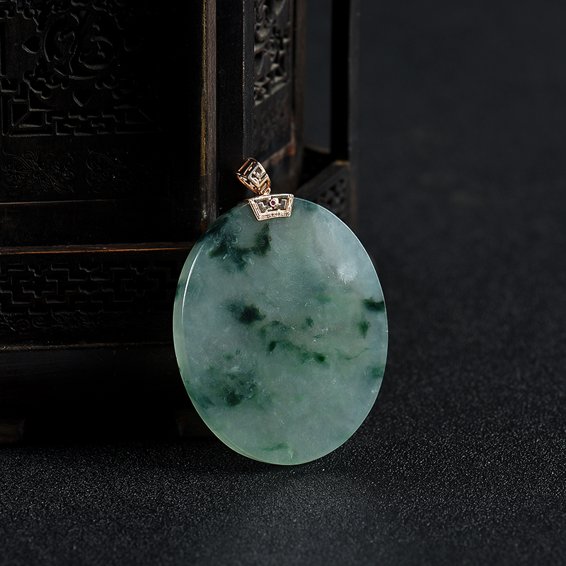豆种飘花翡翠圆牌吊坠-红掌柜
