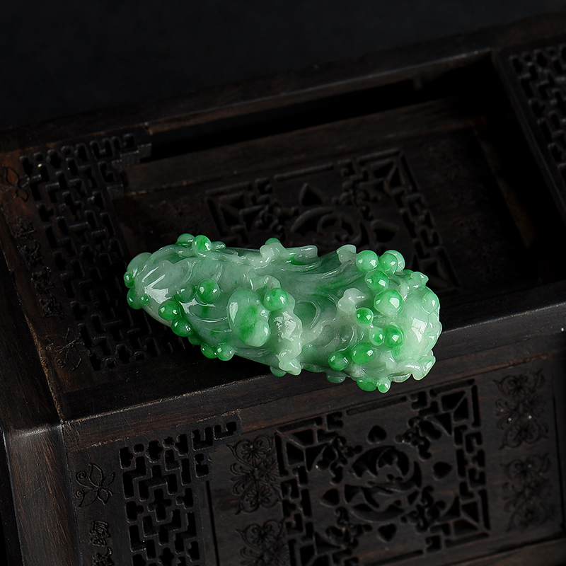 天然豆种飘翠翡翠百财吊坠-红掌柜