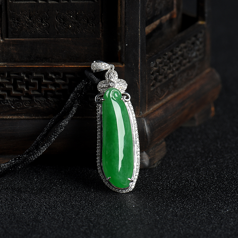 18k糯种翠绿翡翠福瓜吊坠-红掌柜