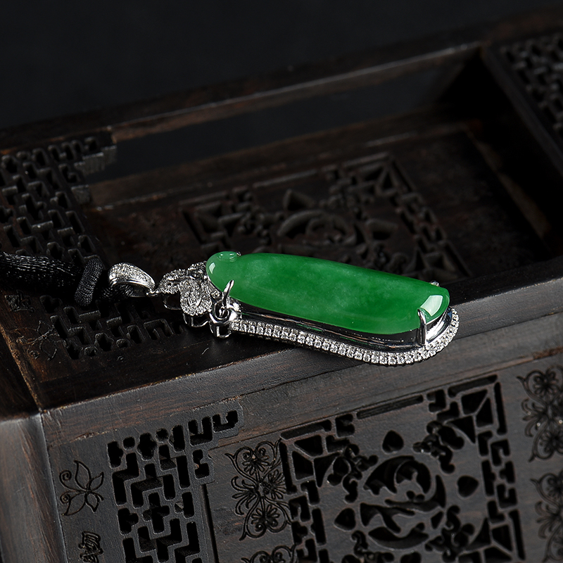 天然糯种翠绿翡翠福瓜吊坠-红掌柜