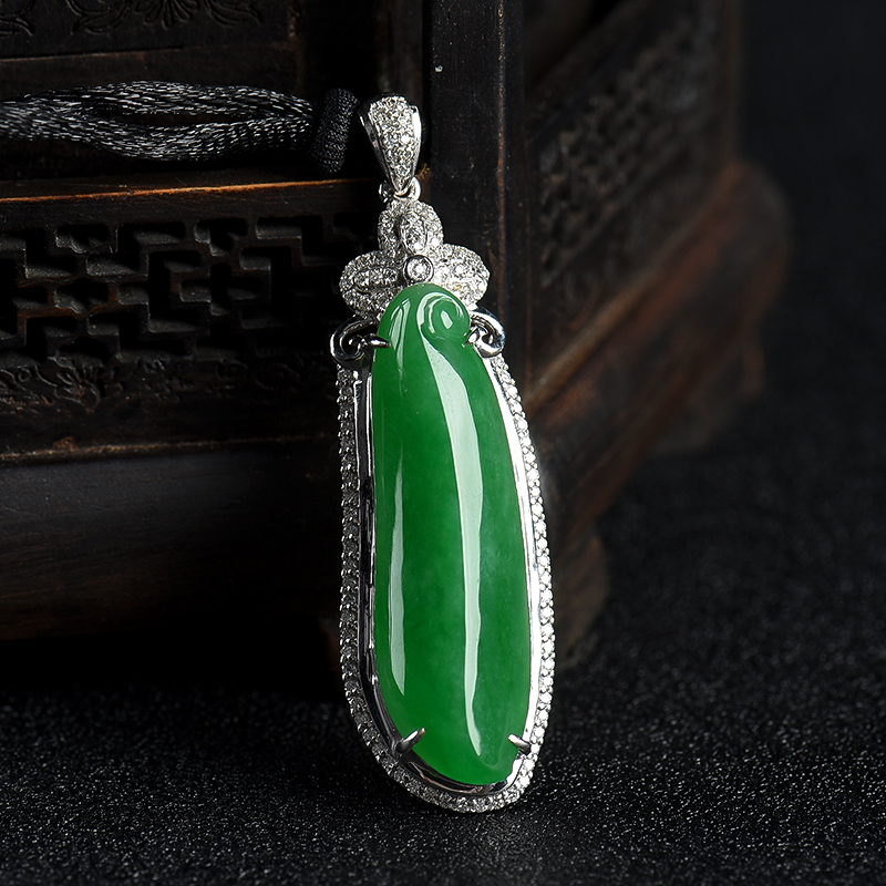 天然翠绿翡翠福瓜吊坠-红掌柜