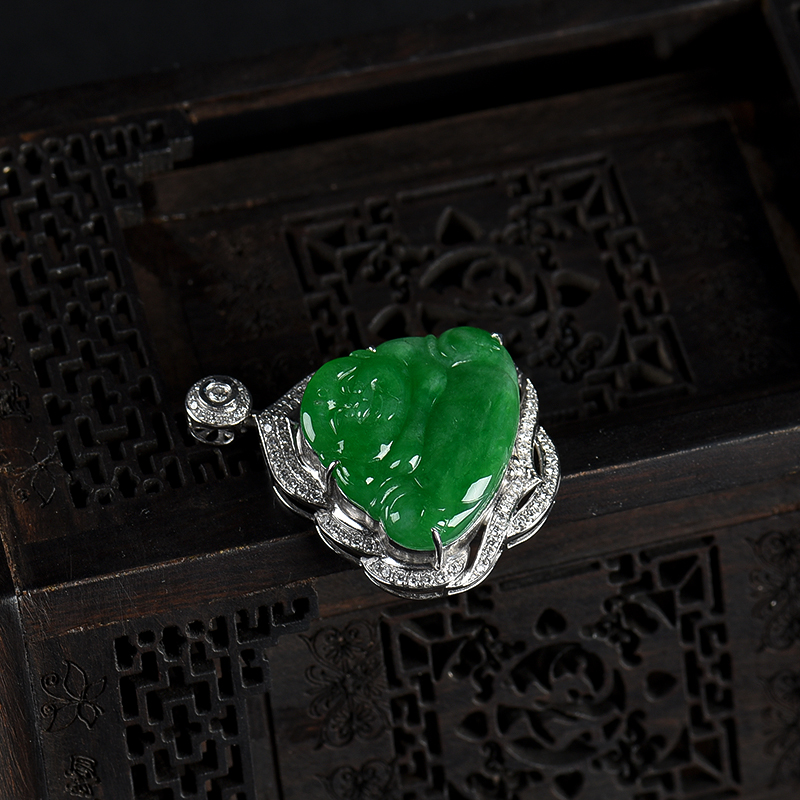 18k豆种翠绿翡翠吊坠-红掌柜