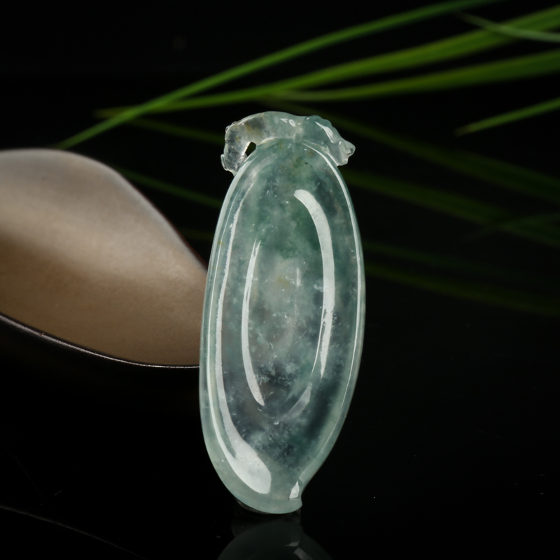 翡翠英明神武吊坠-红掌柜