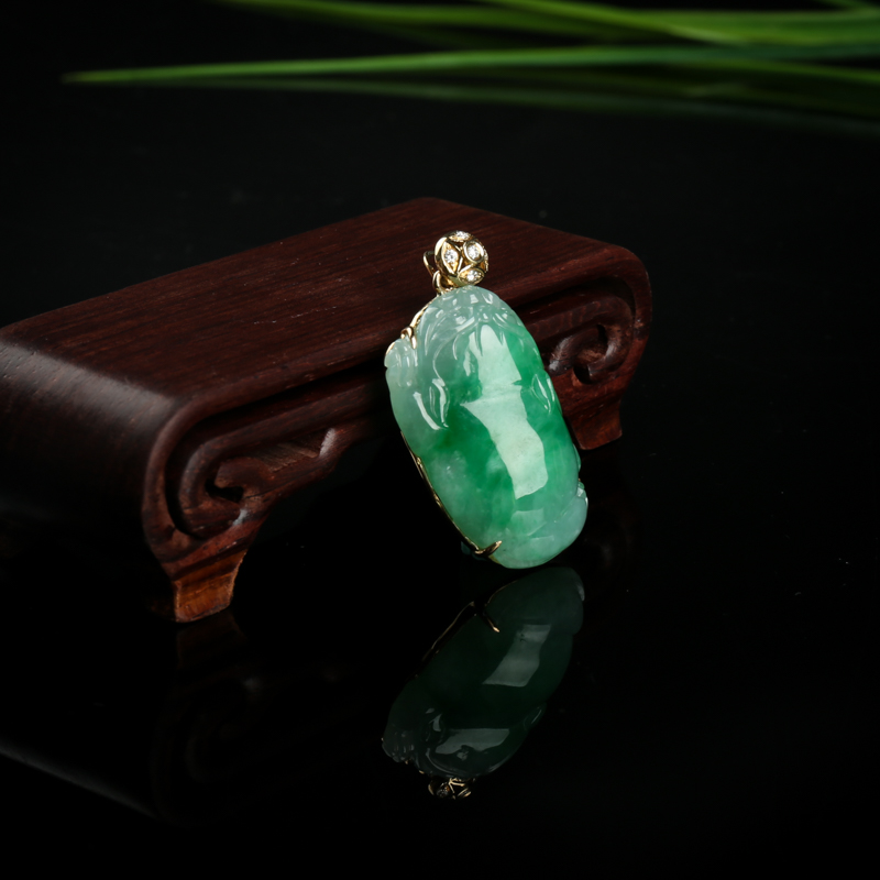 糯种翠绿翡翠貔貅吊坠-红掌柜