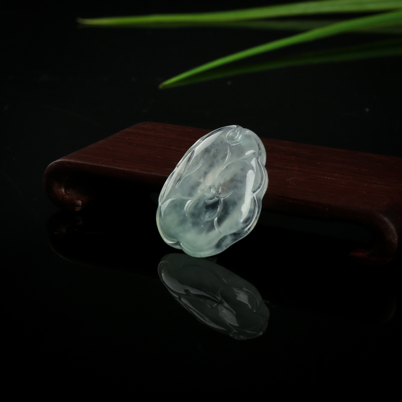 糯冰种翡翠荷叶吊坠-红掌柜